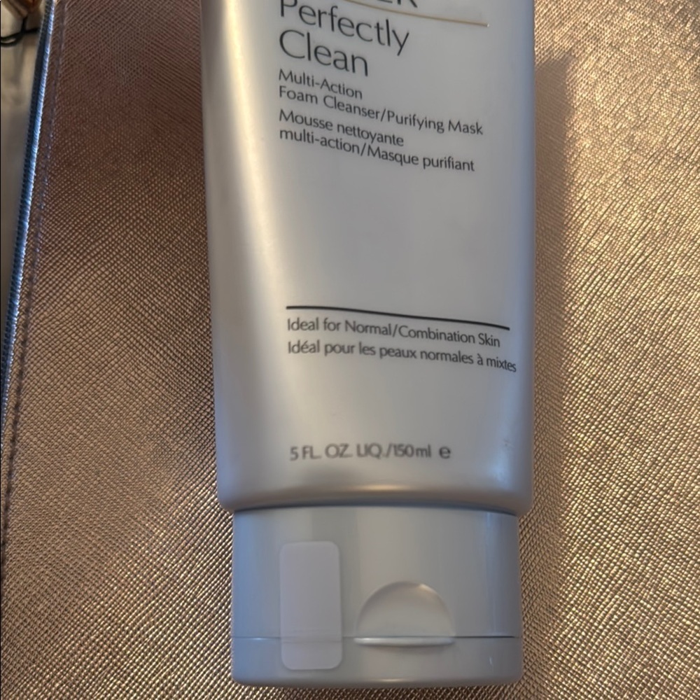 Estee Lauder Multi-Action Foam Cleanser/Clarifying Mask - Picture 4 of 9